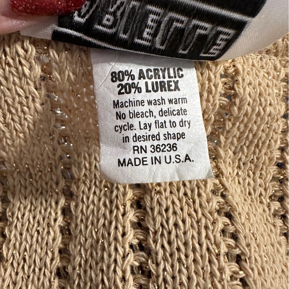 Beautiful sweater with a gold glitter to it. Tag says 14 but see measurements. - Picture 5 of 8